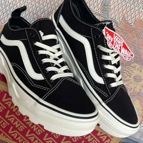 Vans Men’s Sentry Old Skool (Canvas) Black/MarshmallowVN0A5KR3VQESneakers